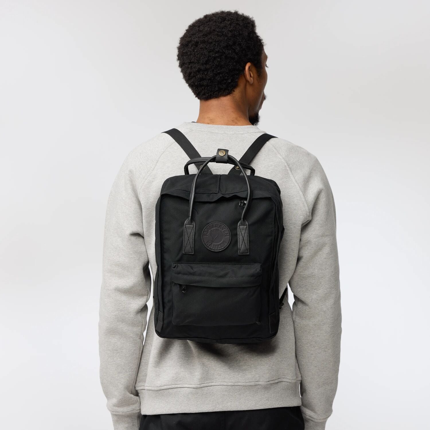 カンケンNo.2Kanken ブラック Kånken No. 2 Black – All-Black G-1000 Everyday Backpack