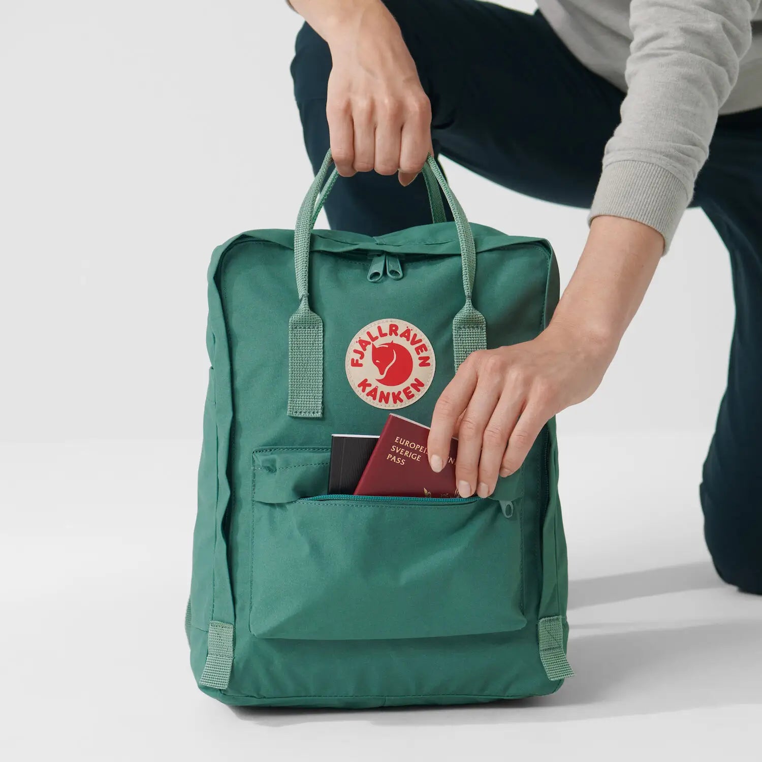 Fjallraven Backpack Womens Kanken Frost Blue Zip Adjustable Strap Shoulder Fjällräven KÅNKEN MINI UNISEX - Backpack - frost green/green  main image 4