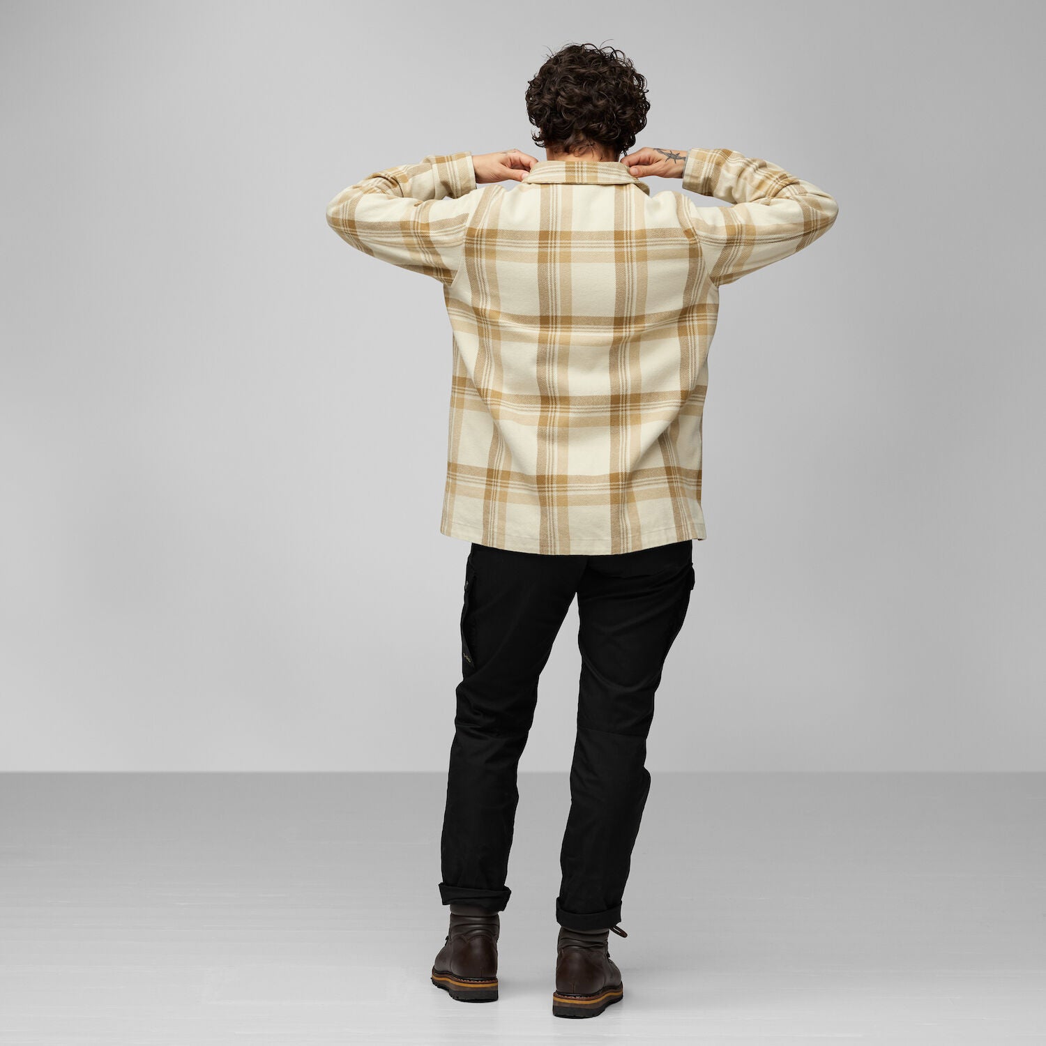 chalk white-dune beige