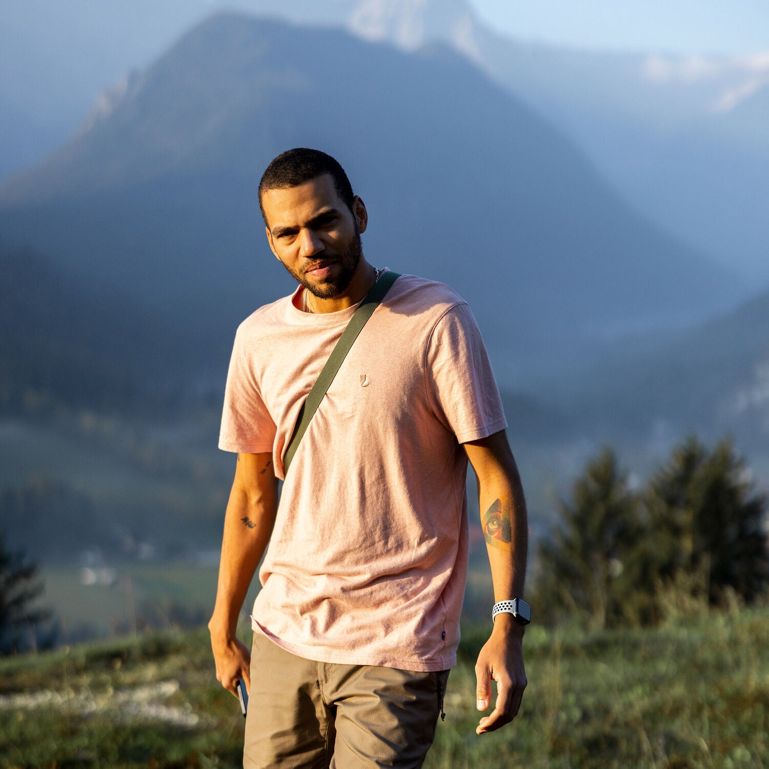 man in chalk rose round neck t-shirt with arctic fox logo hiking
