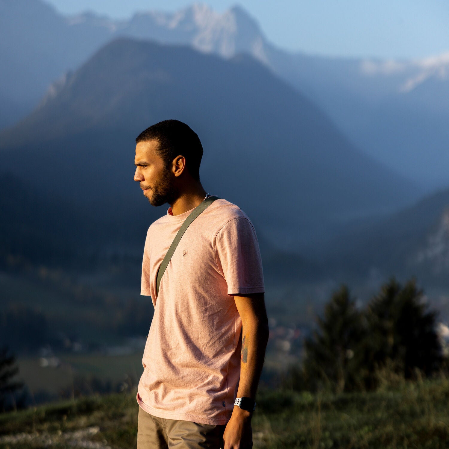 man in chalk rose round neck t-shirt with arctic fox logo hiking