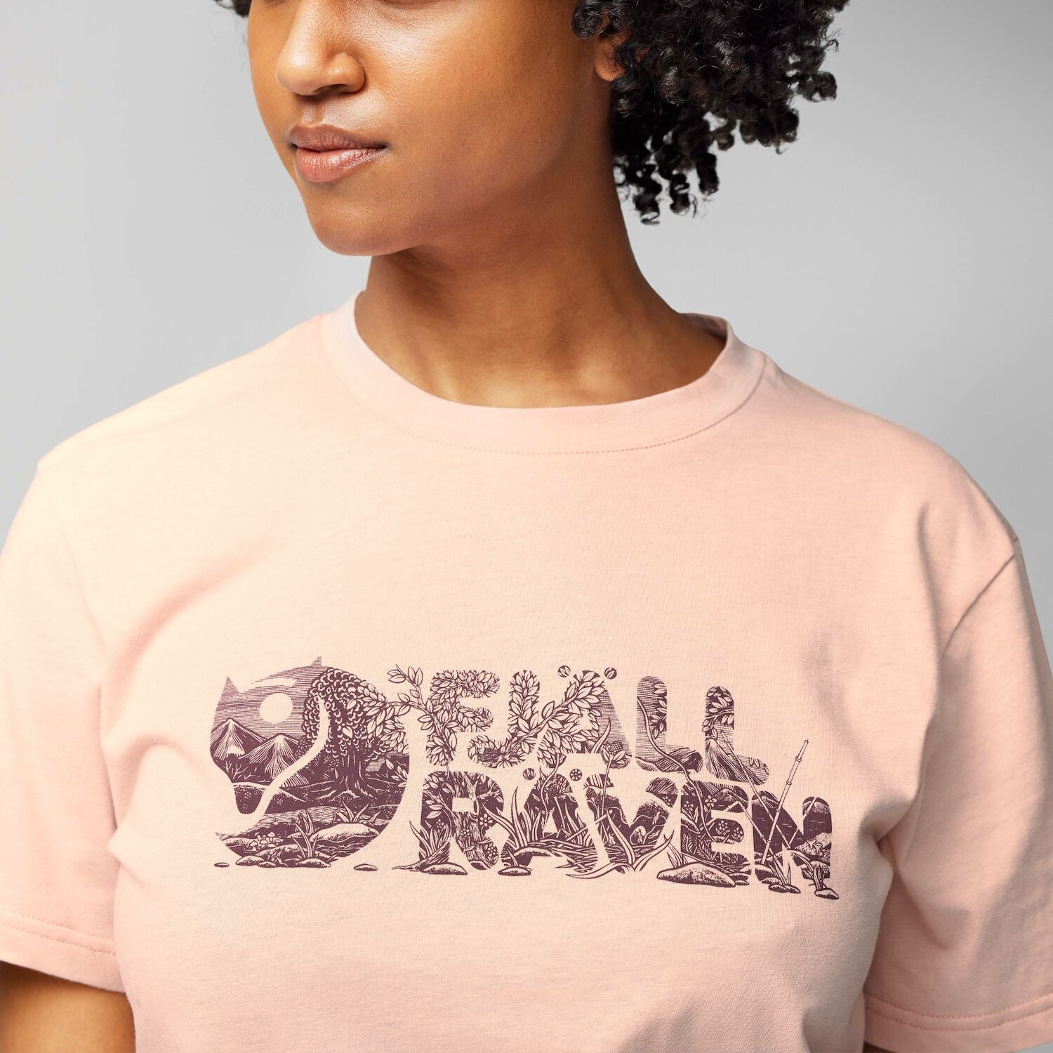 woman wearing pink round neck t-shirt